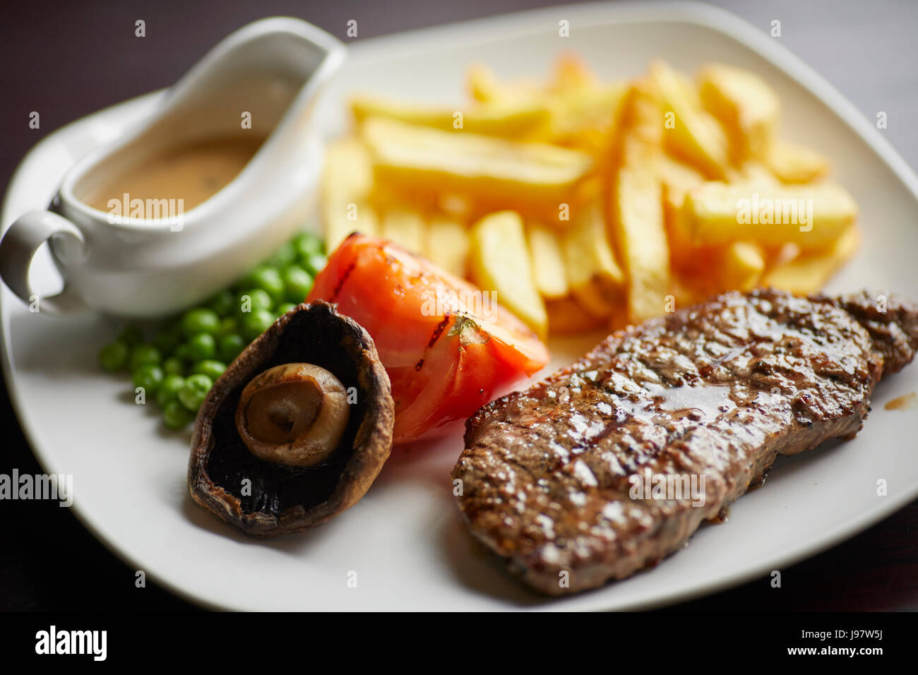 Traditionnelle de pub, steakfrites Photo Stock Alamy