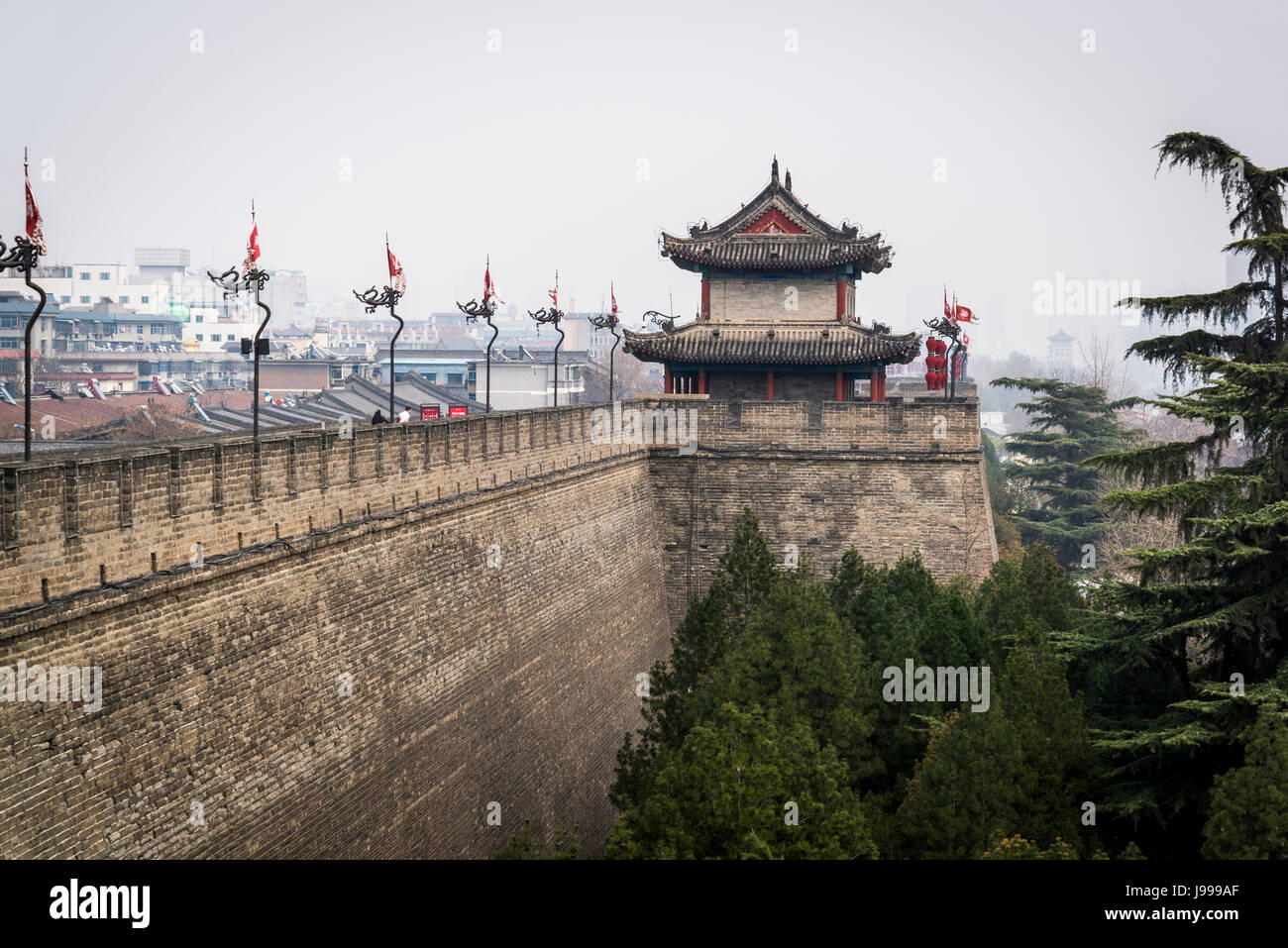 Mur de la ville, l'un des plus vieux, plus grand et le mieux préservé des remparts de la ville chinoise, Xian, province du Shaanxi, Chine Banque D'Images