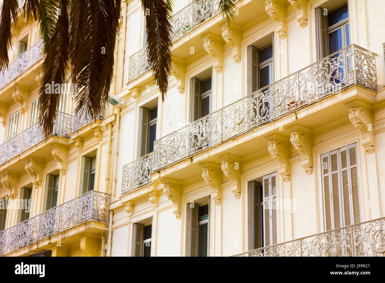 Toulon est la plupart du 19e siècle l'architecture urbaine reflète une variété de styles y compris néoclassique, Second Empire, Beaux Arts et Art Nouveau. Toulo Banque D'Images