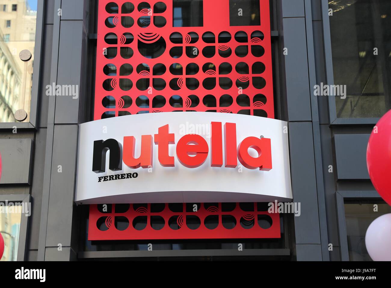 Chicago, USA. 31 mai, 2017. Photo prise le 31 mai 2017, montre le logo de Nutella Cafe à Chicago, aux États-Unis. Le premier d'Amérique du Nutella Cafe ouvert mercredi matin dans le centre-ville de Chicago, avec plus de 400 clients pour leur propose de traiter. Credit : Wang Ping/Xinhua/Alamy Live News Banque D'Images