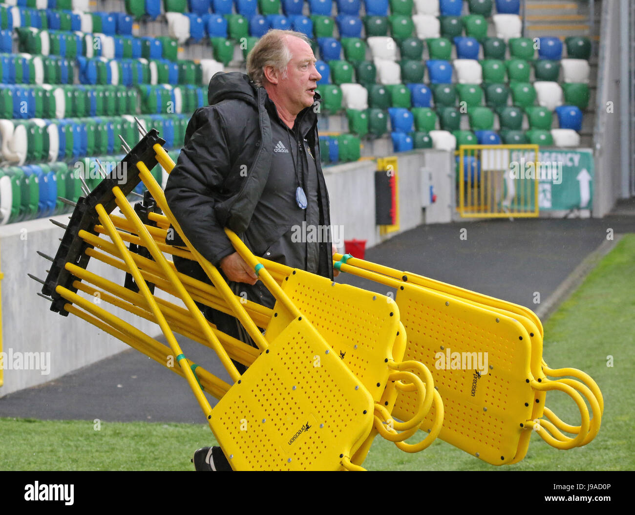 Belfast, Royaume-Uni. 1er juin 2017. Stade national de football à Windsor Park, Belfast. L'Irlande du Nord assistant manager Jimmy Nicholl se préparer à la session de formation avant le match de vendredi soir contre la Nouvelle-Zélande. Crédit : David Hunter/Alamy Live News Banque D'Images