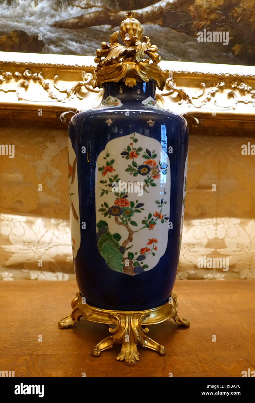 Vase de style chinoiserie Waddesdon Manor Buckinghamshire, Angleterre  DSC07693 Photo Stock - Alamy