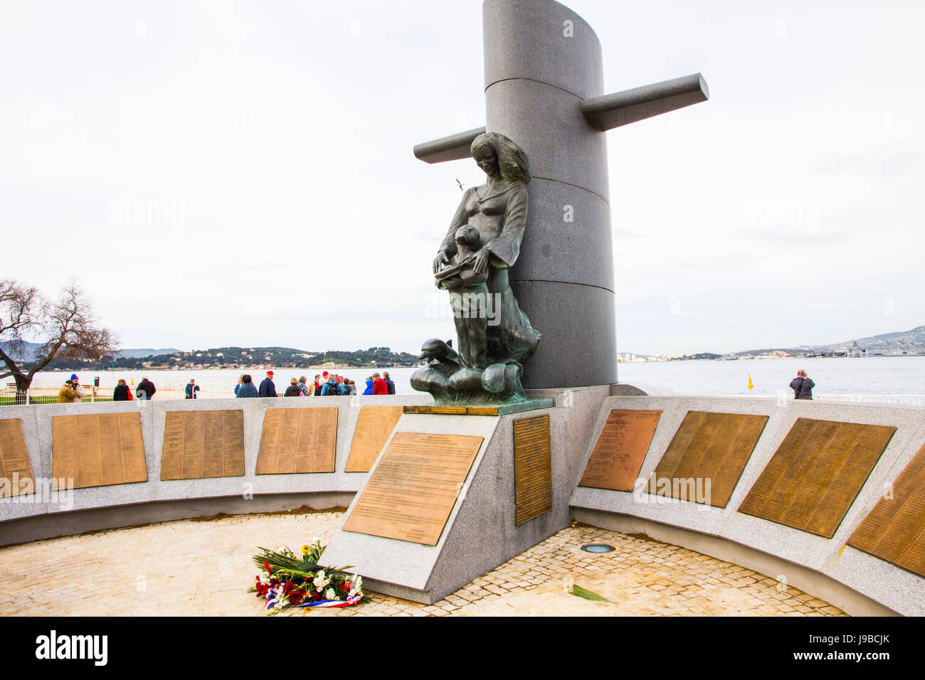 Ce mémorial dans le port de Toulon rend hommage à 57 membres de l'équipage du sous-marin français Eridis que mystérieusement disparu dans la mer Méditerranée. Banque D'Images