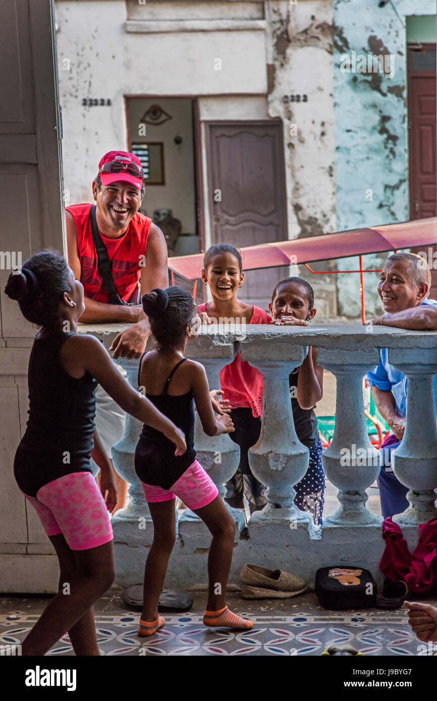 Les cours ont lieu à la CASA DE LA CULTURA BENJAMIN DUARTE situé sur le PARQUE JOSE MARTI - Cienfuegos, Cuba Banque D'Images