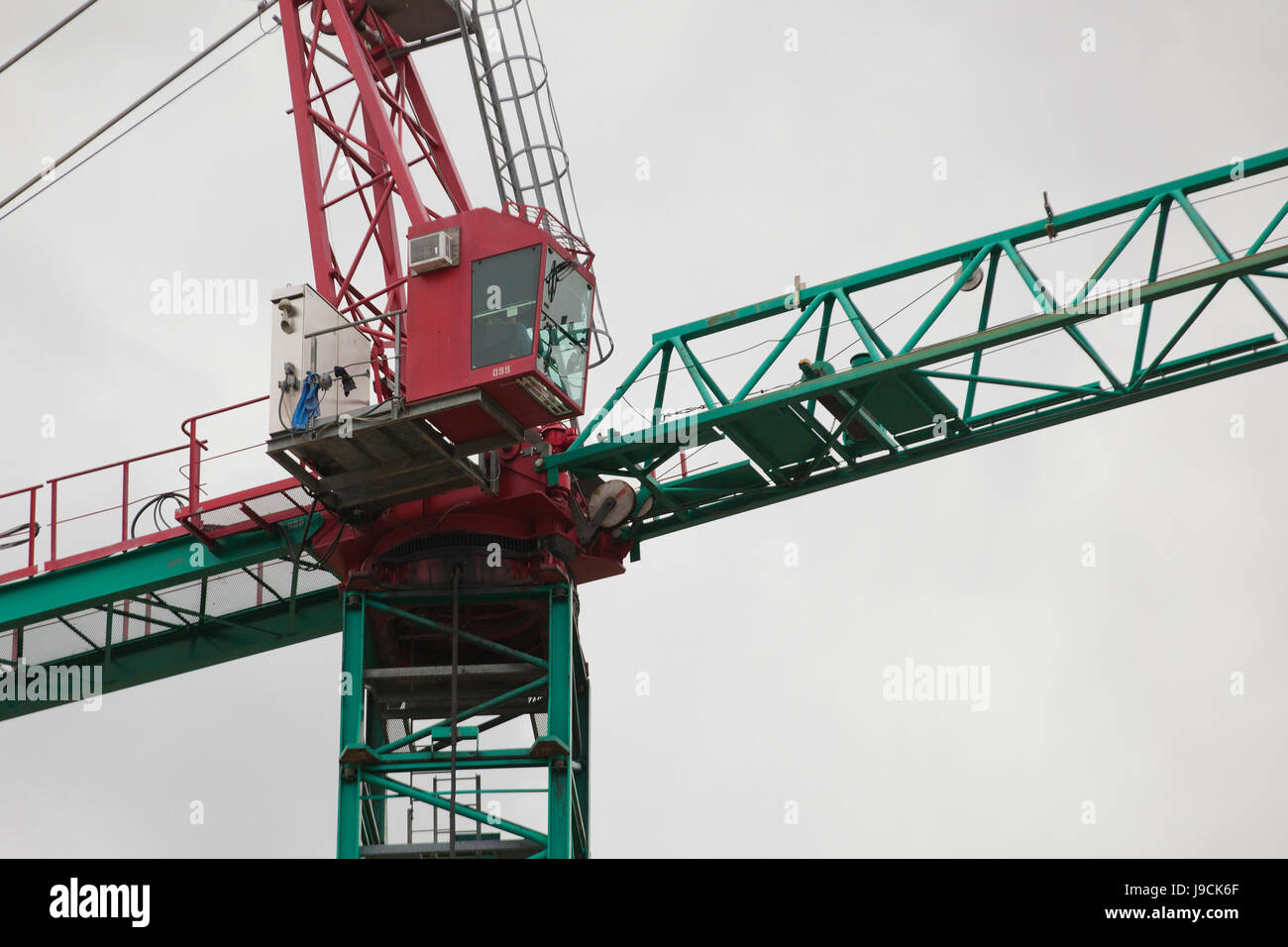 Cabine du conducteur de grue à tour et de la flèche horizontale, Close up - USA Banque D'Images