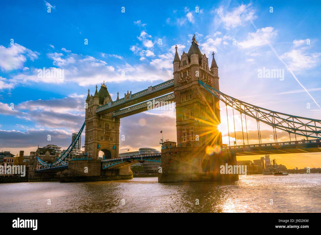 Tower Bridge sur la Tamise au coucher du soleil, Londres, Angleterre, Royaume-Uni Banque D'Images