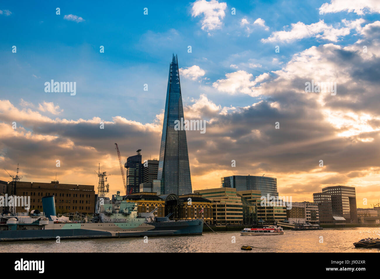Skyline, le Shard, Thames au coucher du soleil, Southwark, Londres, Angleterre, Royaume-Uni Banque D'Images