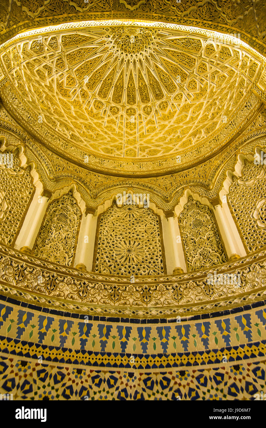 L'intérieur du dôme doré magnifique Grande Mosquée, Koweït City, Koweït, Moyen-Orient Banque D'Images