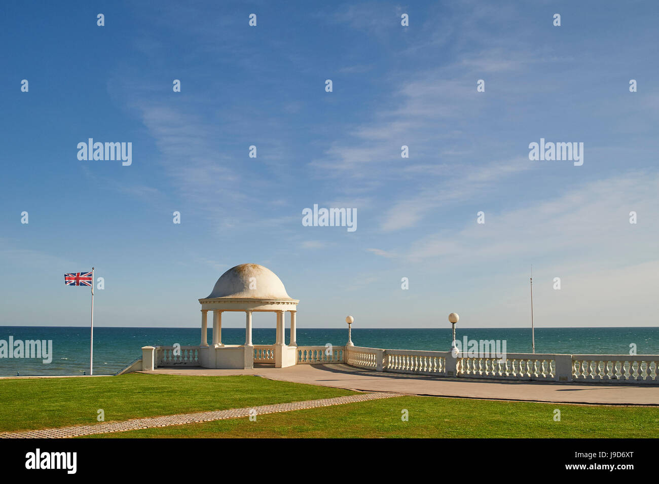 Vue vers la Manche de De La Warr Pavilion, Bexhill-on-Sea, East Sussex, Angleterre, Royaume-Uni, Europe Banque D'Images