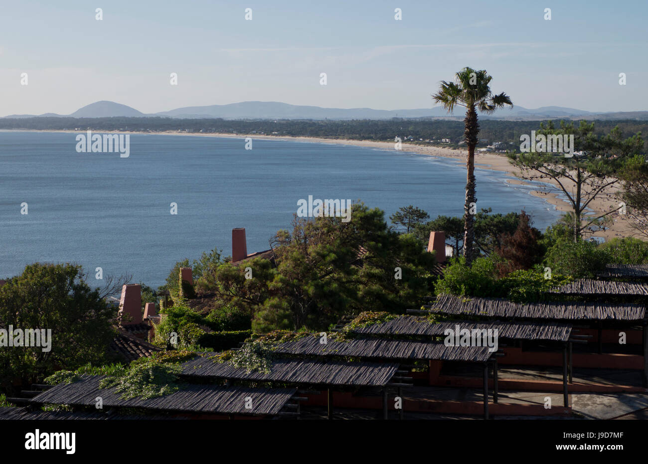 Vues de Portezuelo beach et Pan de Azucar Hill près de Punta del Este, Uruguay, Amérique du Sud Banque D'Images