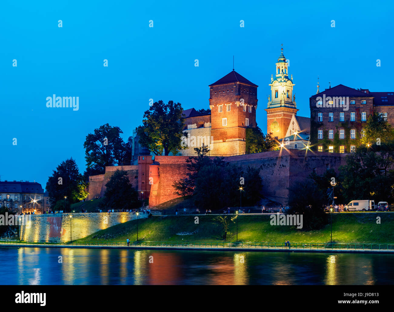 Le Château Royal de Wawel et de la rivière Vistule, au crépuscule, Cracovie, Lesser Poland Voivodeship, Pologne, Europe Banque D'Images