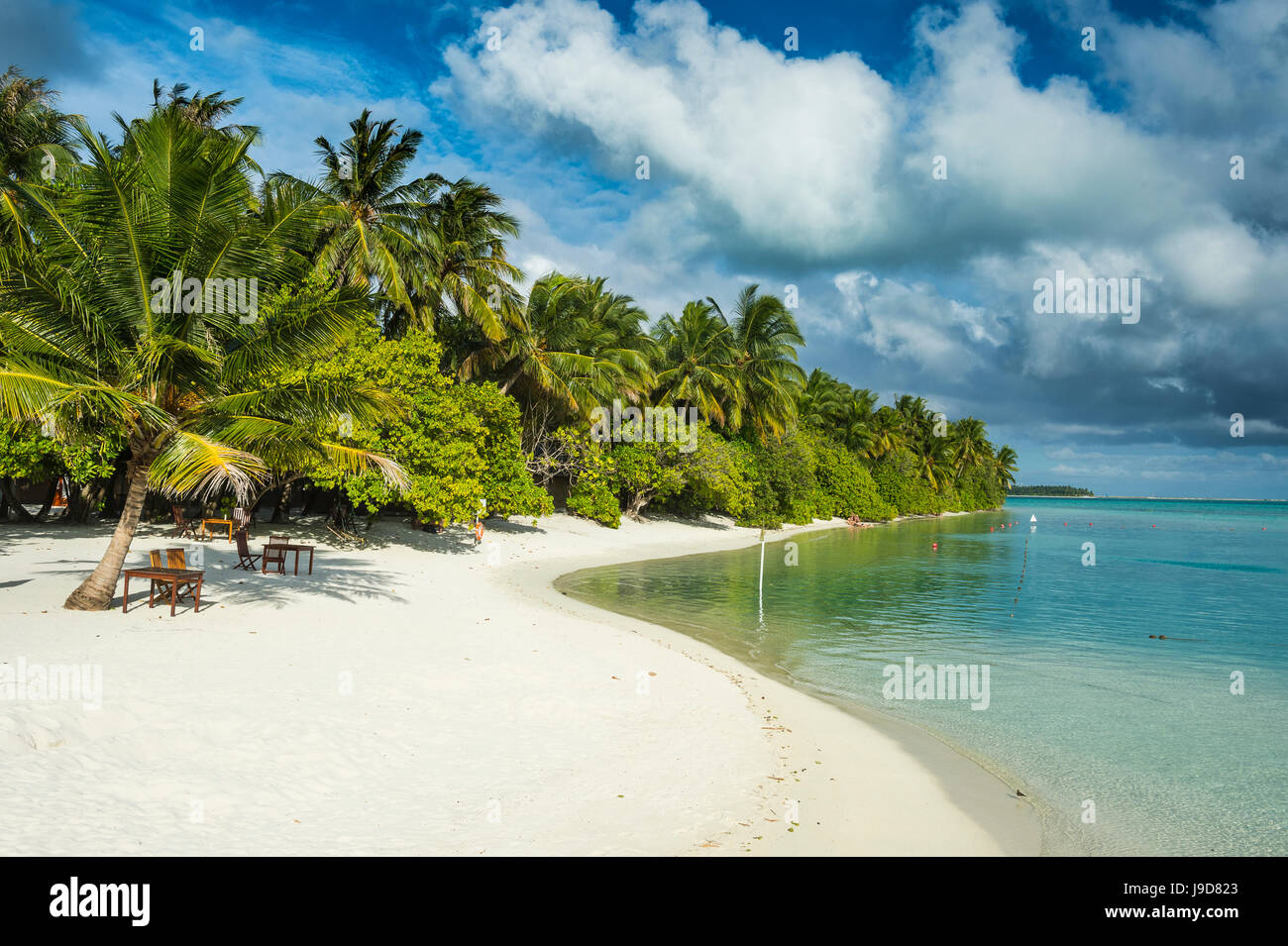Plage de sable blanc et eau turquoise, Sun Island Resort, l'île de Dhiffushi, Ari atoll, Maldives, océan Indien, Asie Banque D'Images