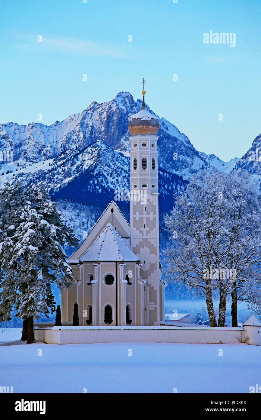 Eglise de Saint Coloman et Alpes Tannheimer près de Schwangau, Allgau, Bavaria, Germany, Europe Banque D'Images