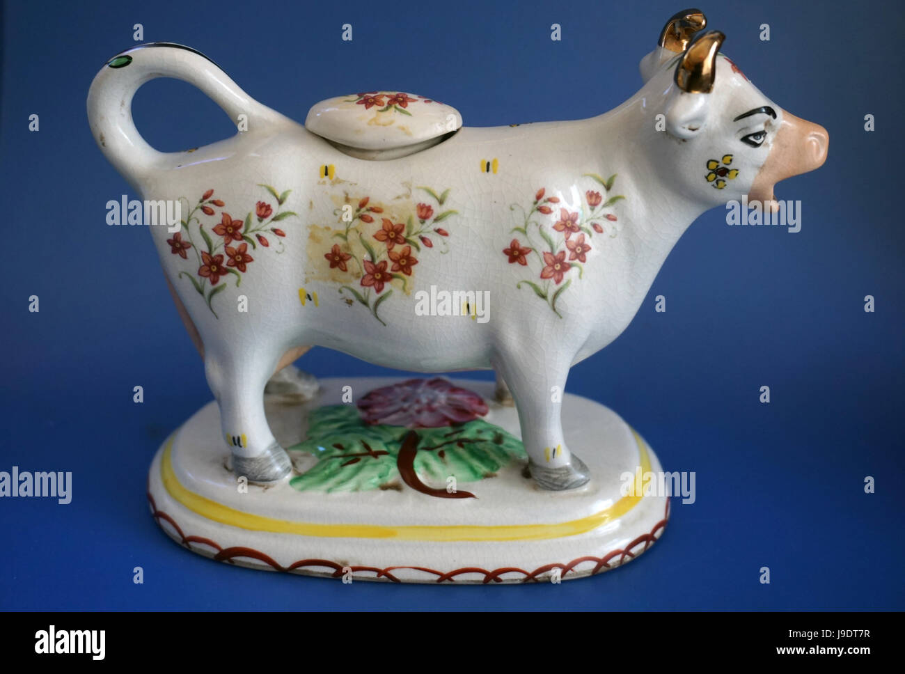 19C Ancien poterie britannique Staffordshire Creeamer pot à lait de vache  Nouveauté pichet Figure animale victorienne Photo Stock - Alamy