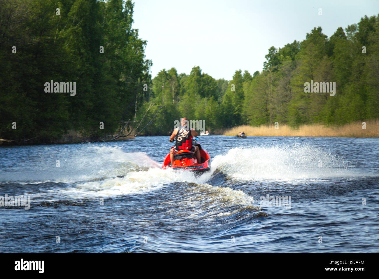 Jet ski rip it up sur la rivière Klarälven Banque D'Images