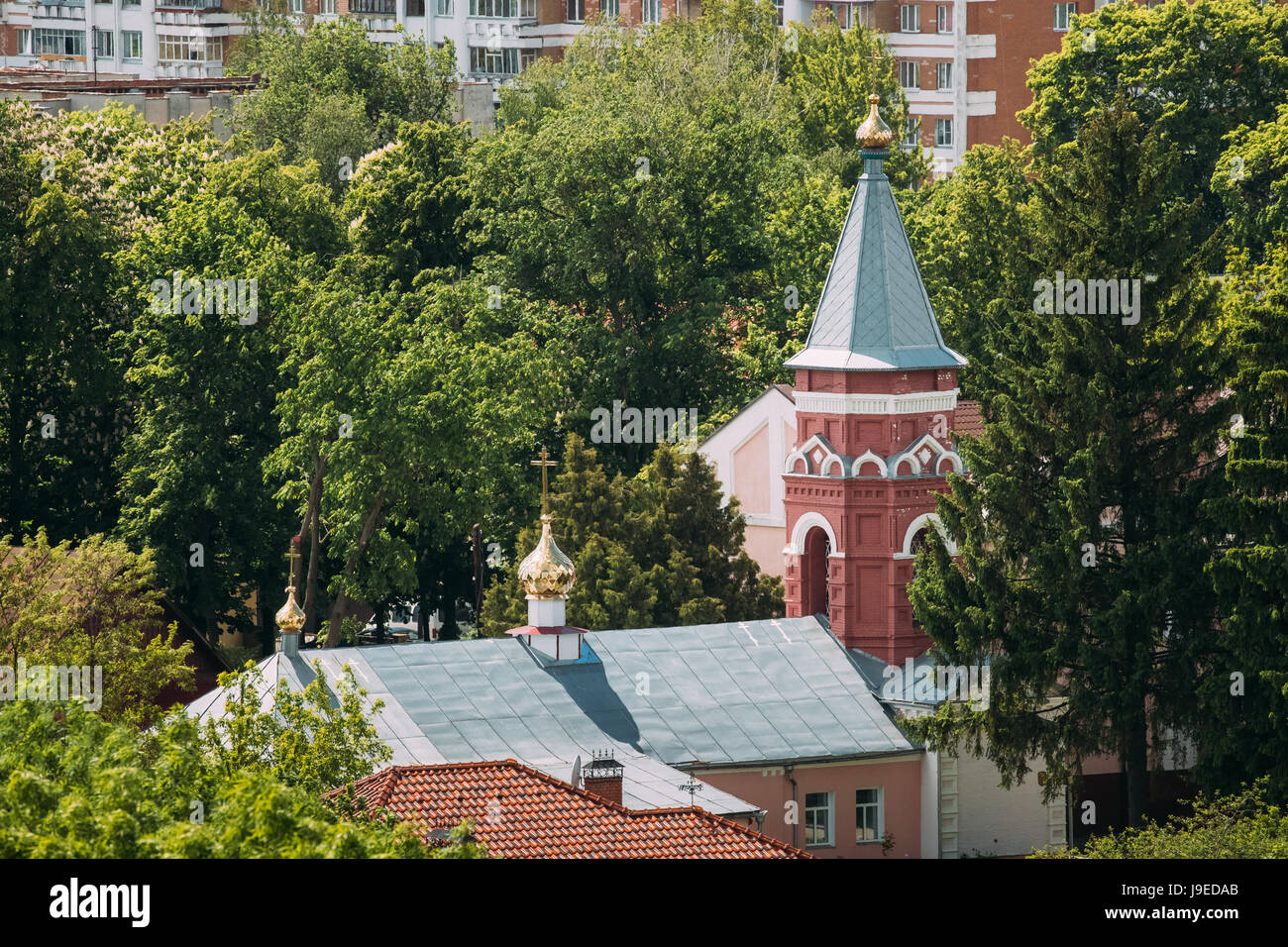 Gomel, Bélarus. Vue aérienne de vieux-croyants de l'église de la Transfiguration. L'Église orthodoxe au jour d'été ensoleillé Banque D'Images