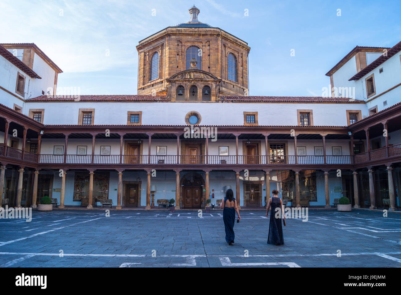 Eurostars Hotel de la Reconquista, l'ancien hôpital de style baroque espagnol par Pedro Antonio Menéndez de Ambás, 1752-70, Oviedo Asturies espagne au crépuscule Banque D'Images