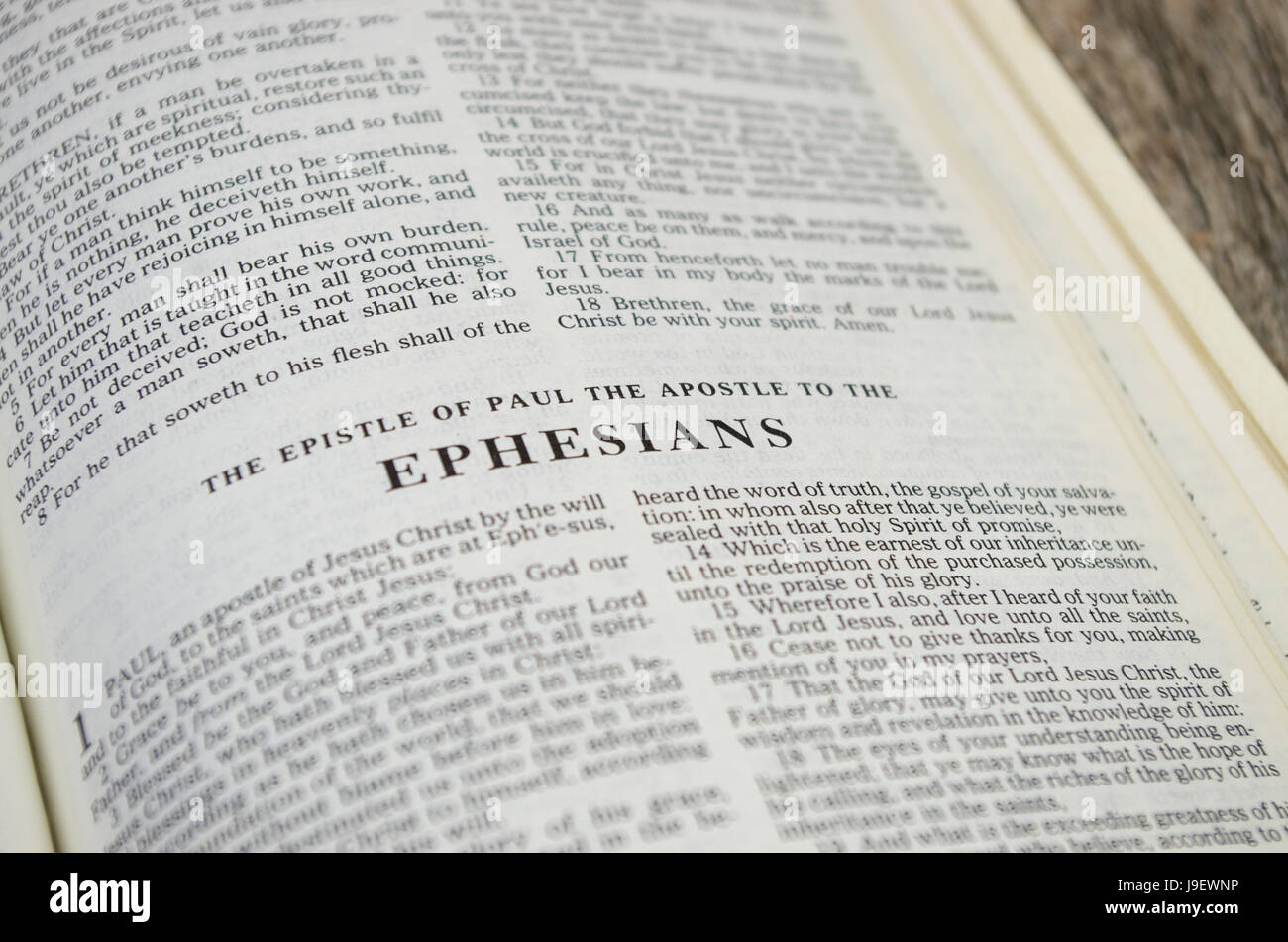 Page de titre pour le livre d'Ephésiens dans la Bible - King James Version Banque D'Images