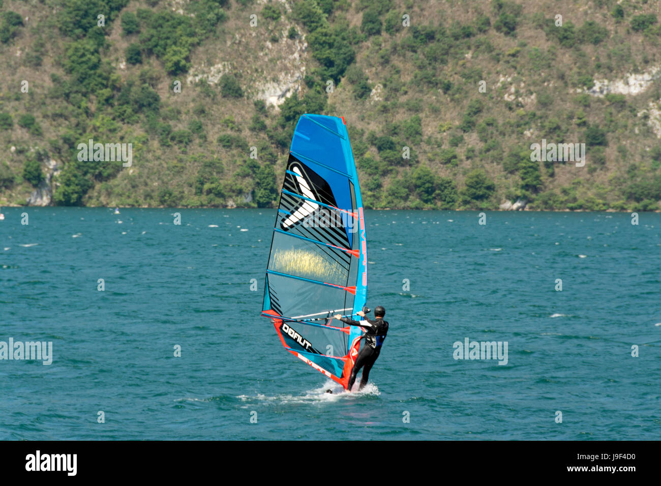 Planche à voile sur le lac du Bourget. Savoie. France Photo Stock - Alamy