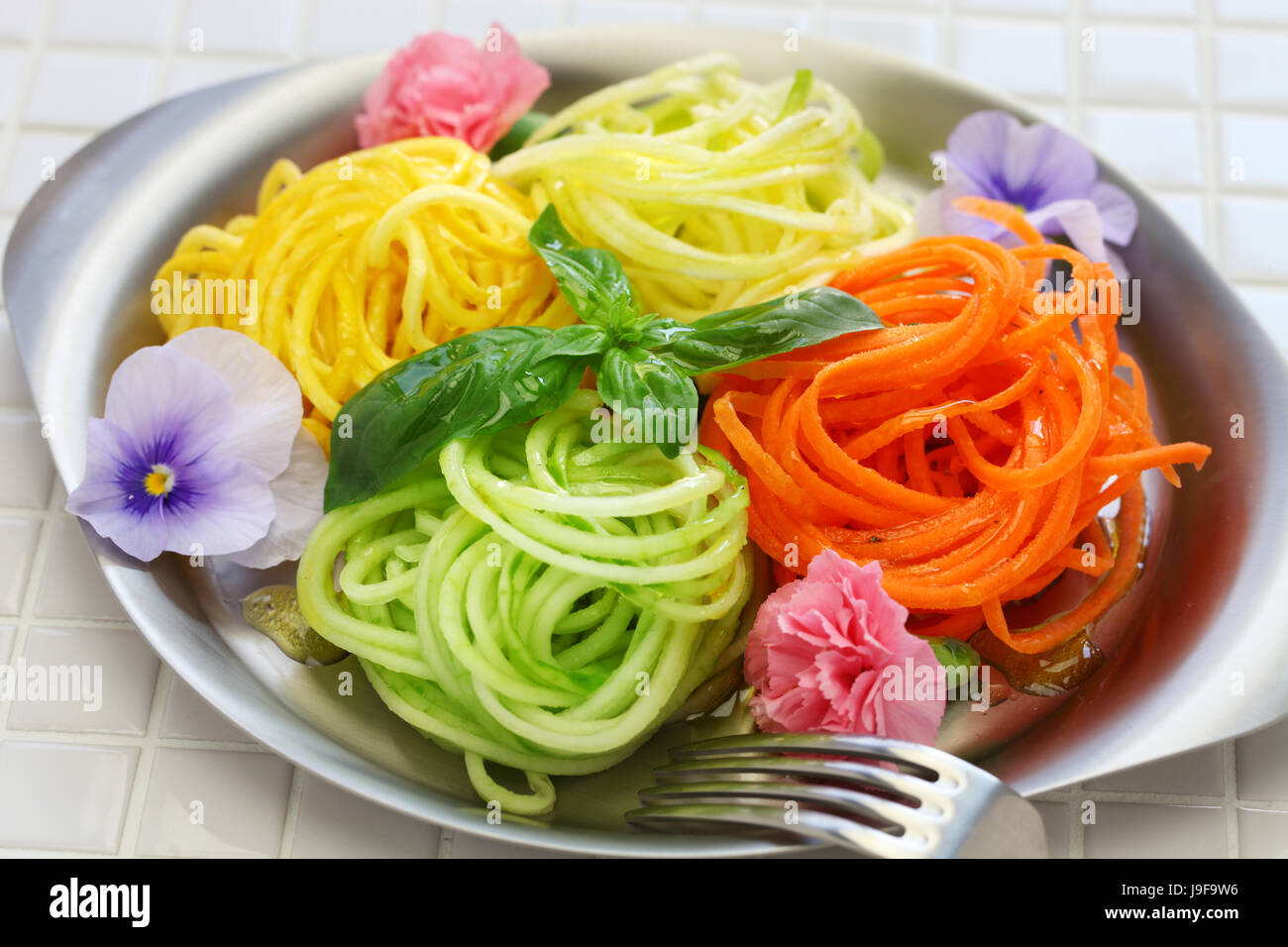 Régime alimentaire sain salade de nouilles aux légumes, la nourriture végétarienne Banque D'Images