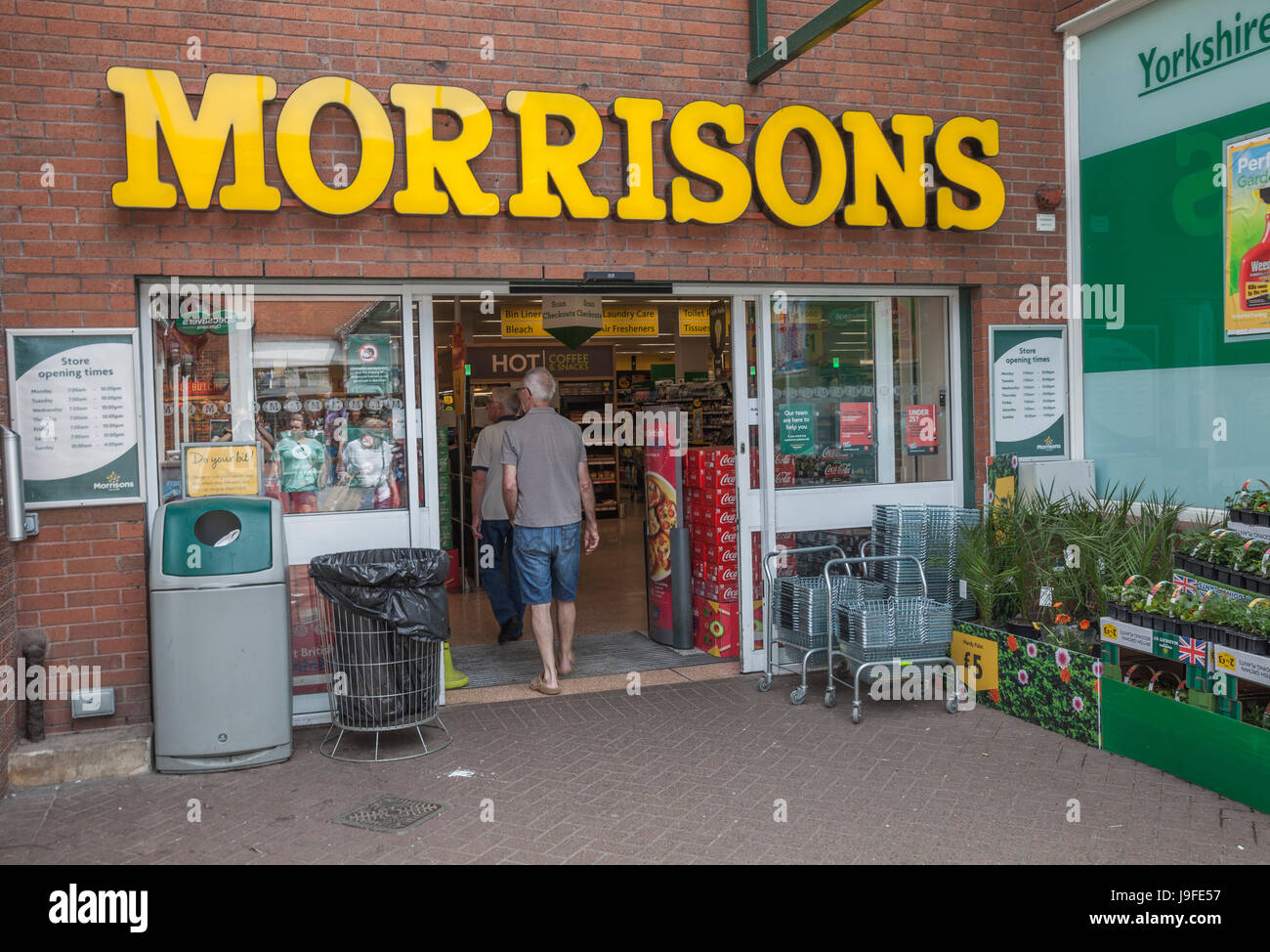 De l'extérieur du magasin Morrisons à Guisborough,Angleterre,UK Banque D'Images