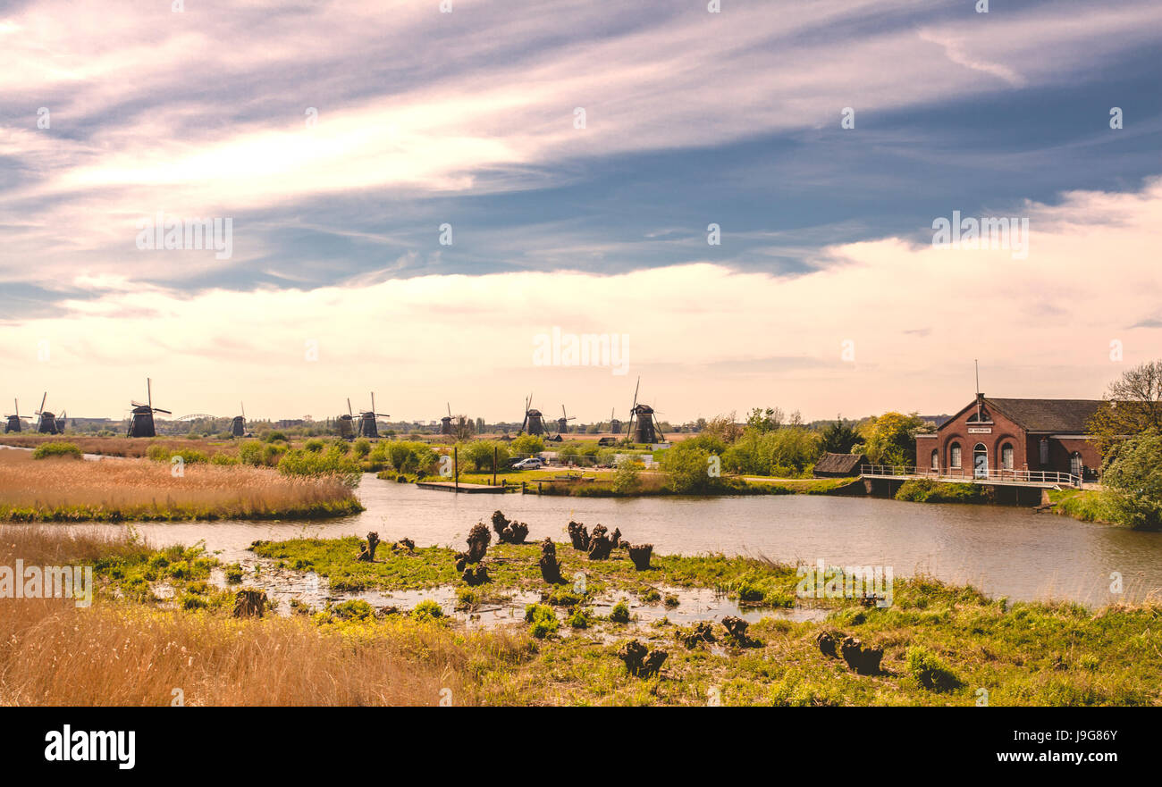 Moulins à vent de Kinderdijk Pays-bas Paysage du patrimoine culturel mondial de l'Unesco Banque D'Images