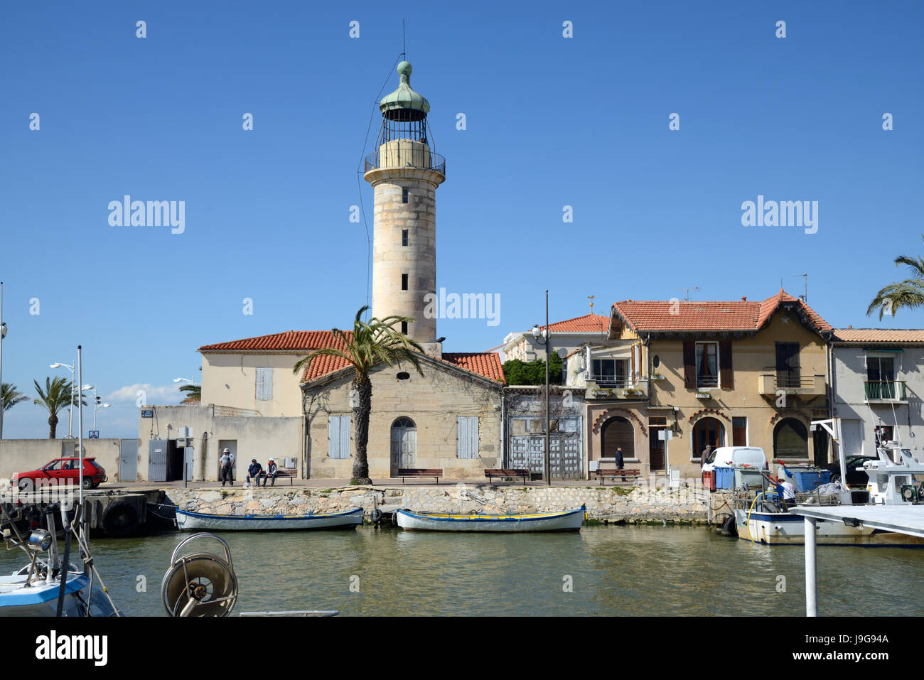 Le phare et l'entrée du Vieux Port du GrauduRoi ou Le Grau du Roi dans le Gard Département Le phare et l'entrée du Vieux Port du GrauduRoi ou Le Grau du Roi dans le Gard Département
