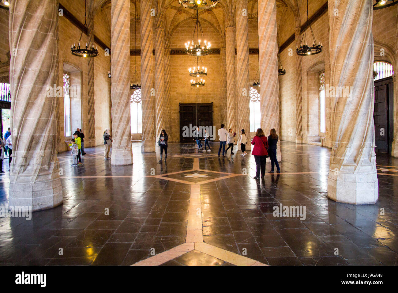 La Lonja de la Seda (bourse de la soie) est un édifice civil de style gothique tardif construite entre 1482-1548. Vu est la Sala de contratacion (contrat Hall)e Banque D'Images