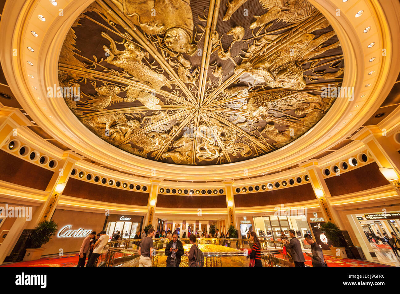 La Chine, Macao, Wynn Hôtel et casino, le plafond de l'Atrium représentant des signes du Zodiaque Chinois Banque D'Images
