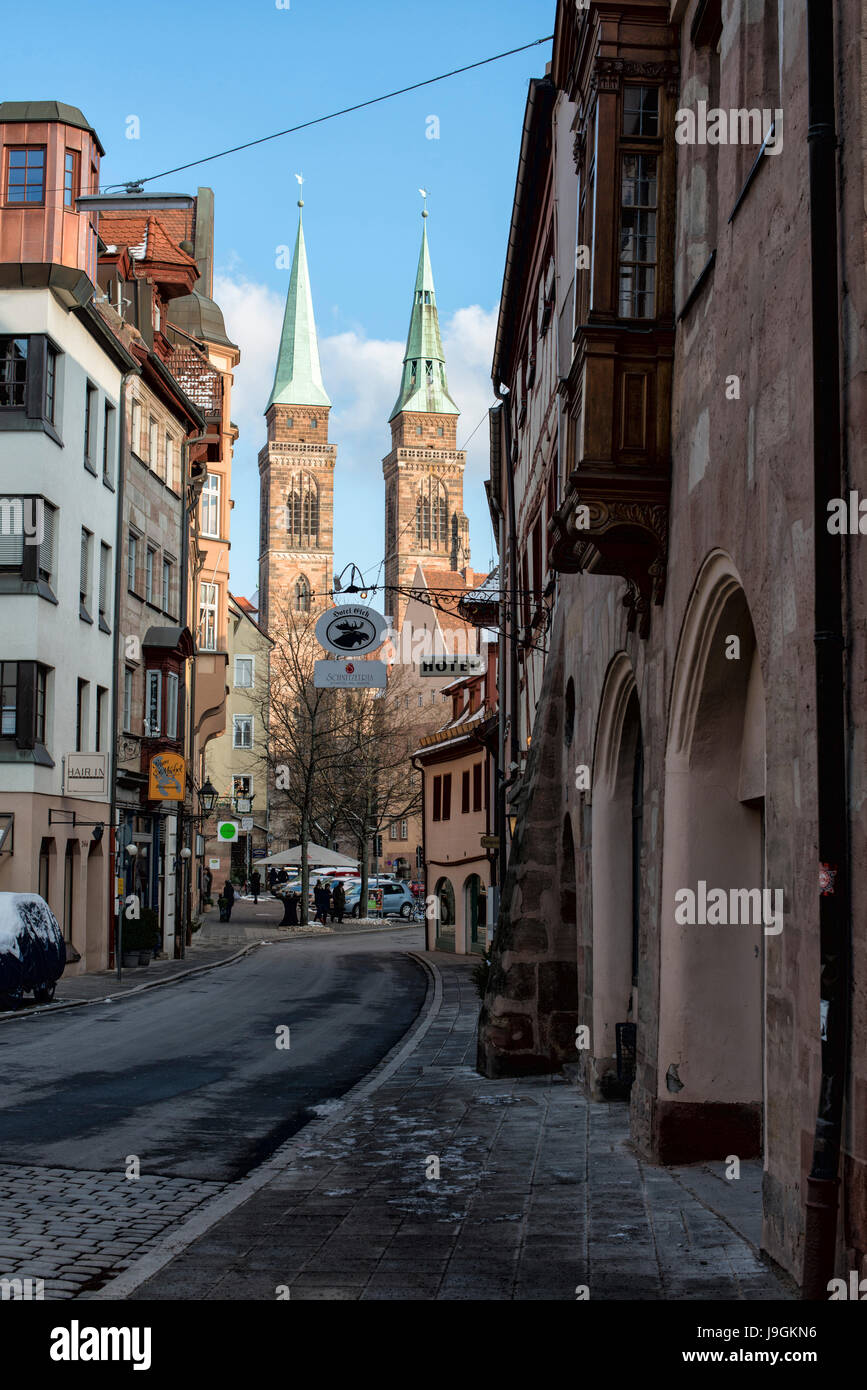 Irrerstraße et église Saint Sebaldus à Nuremberg, Allemagne Banque D'Images