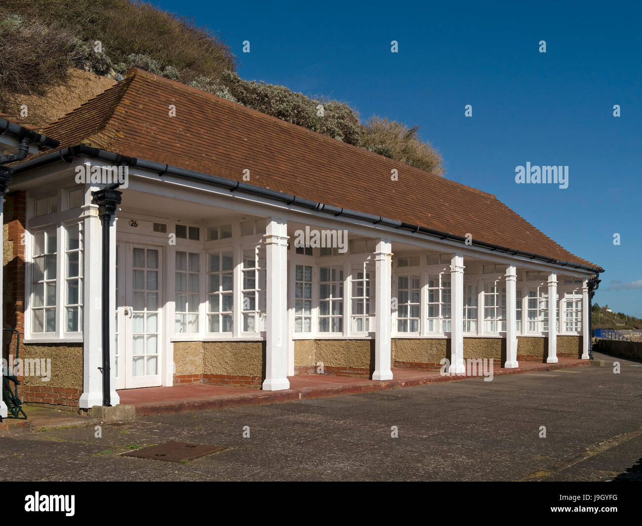 Luxury chalets de plage, promenade Eastbourne, East Sussex, England, UK Banque D'Images