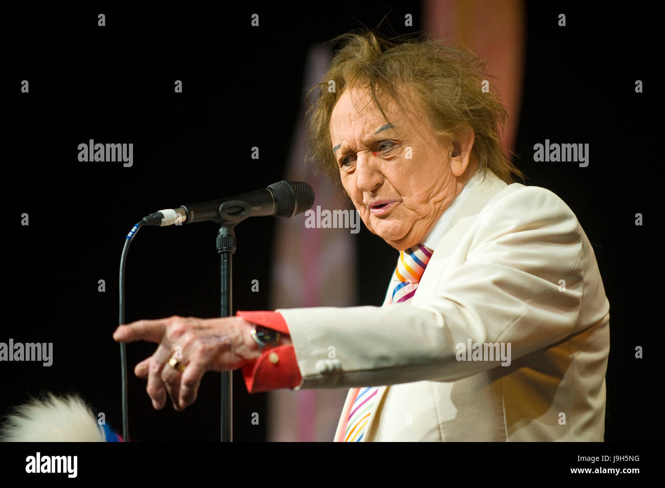 Hay-on-Wye, au Pays de Galles, Royaume-Uni. 1er juin 2017. Hay Festival 2017. Comédien légendaire Sir Ken Dodd effectuant les Ken Dodd bonheur montrer sur scène à Hay Festival. Crédit : Jeff Morgan/Alamy Live News Banque D'Images