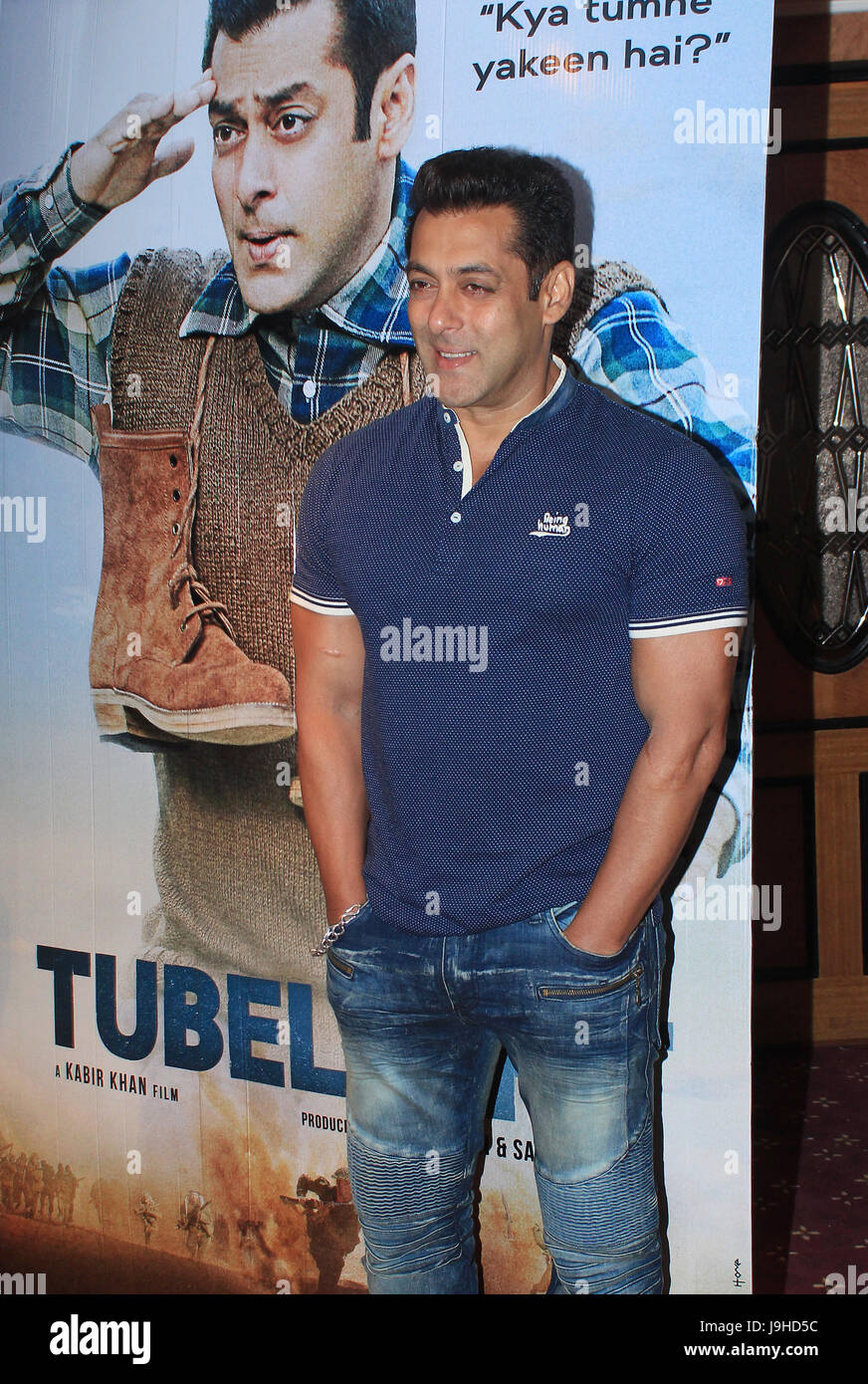 L'acteur de Bollywood Salman Khan promu son film Tubelight à Tajlandsend à bandra hôtel Inde le 2 mai 2017 Crédit : Prodip Guha/Alamy Live News Banque D'Images