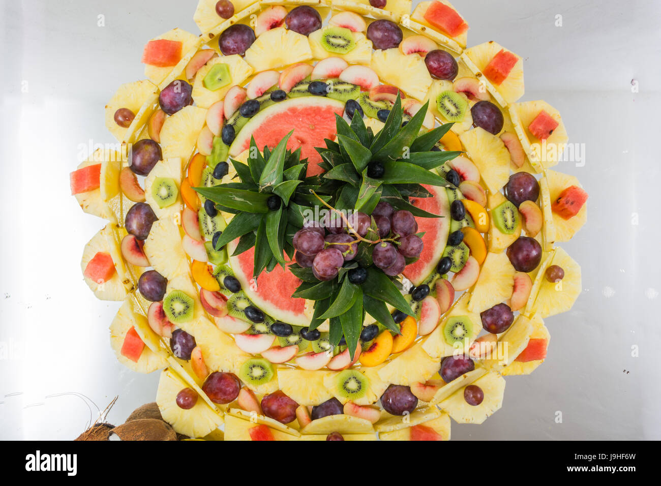 Compositions de fruits frais coupés pour les buffets d'été typique. fruits de Sicile, rafraîchissant et sain. Banque D'Images