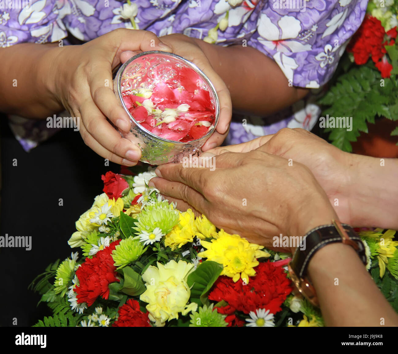 Festival de Songkran est le nouvel an en Thaïlande, l'eau cérémonie de bénédiction d'adultes Banque D'Images