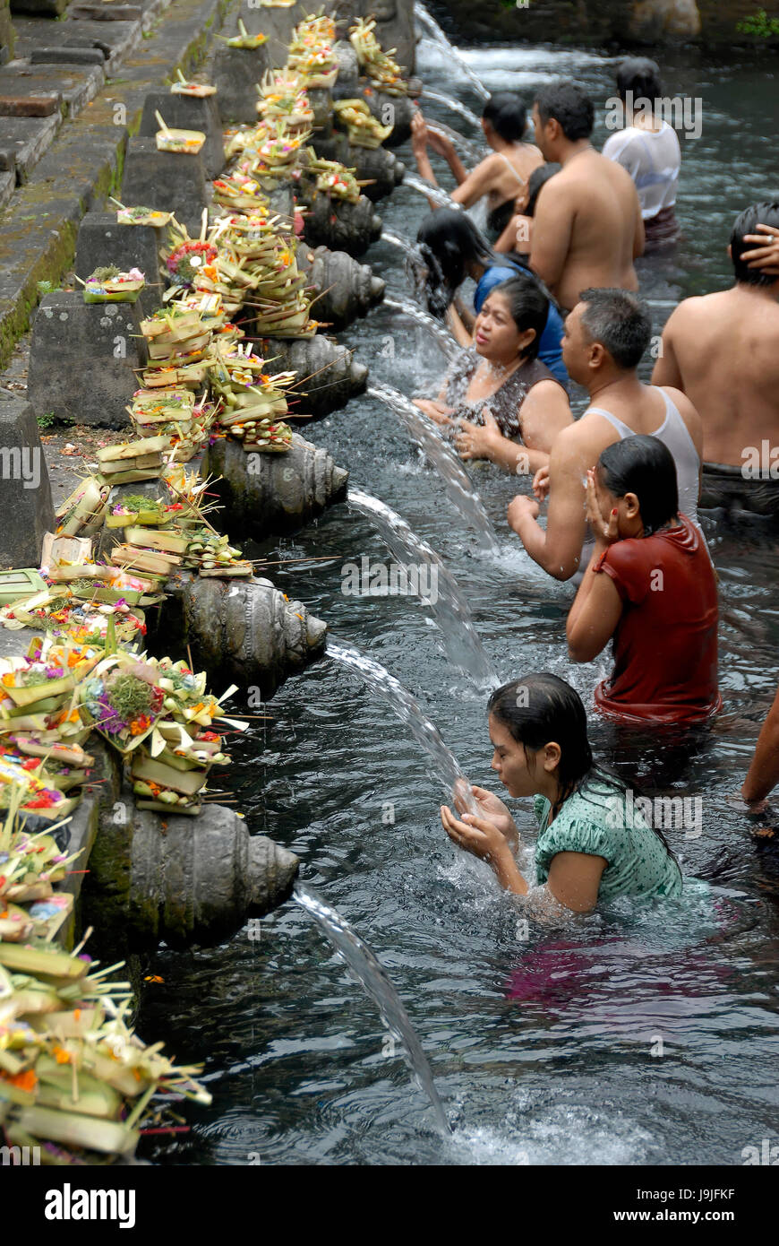 Indonésie, Bali, Ubud Pura, près de Temple Tirta Empul, bain dans le sacré Tampaksiring Printemps Banque D'Images