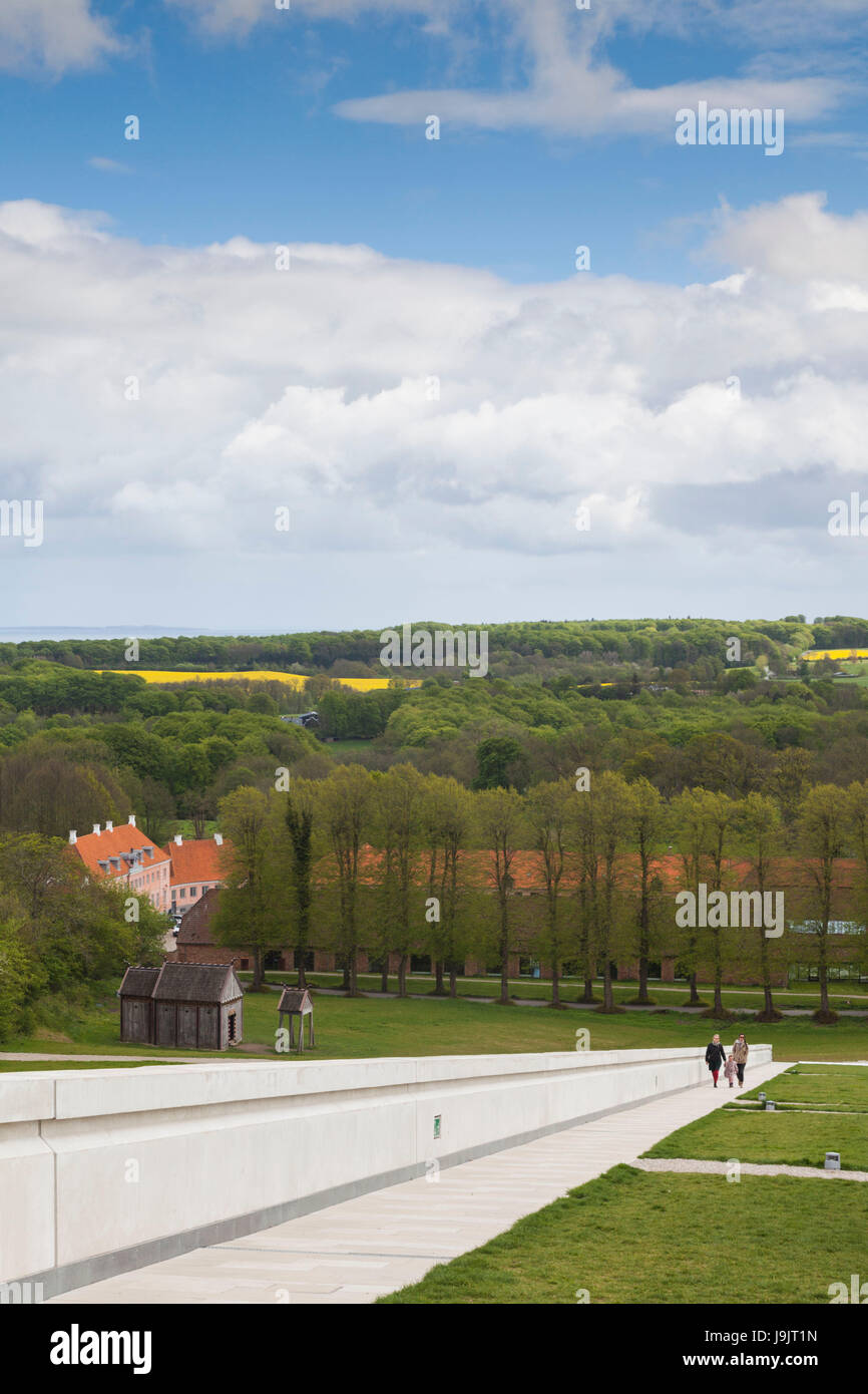 Le Danemark, le Jutland, Aarhus-Hojbjerg Moesgard, musée, nouvelle exposition buildling conçu par Henning Larsen, l'extérieur et le toit Banque D'Images