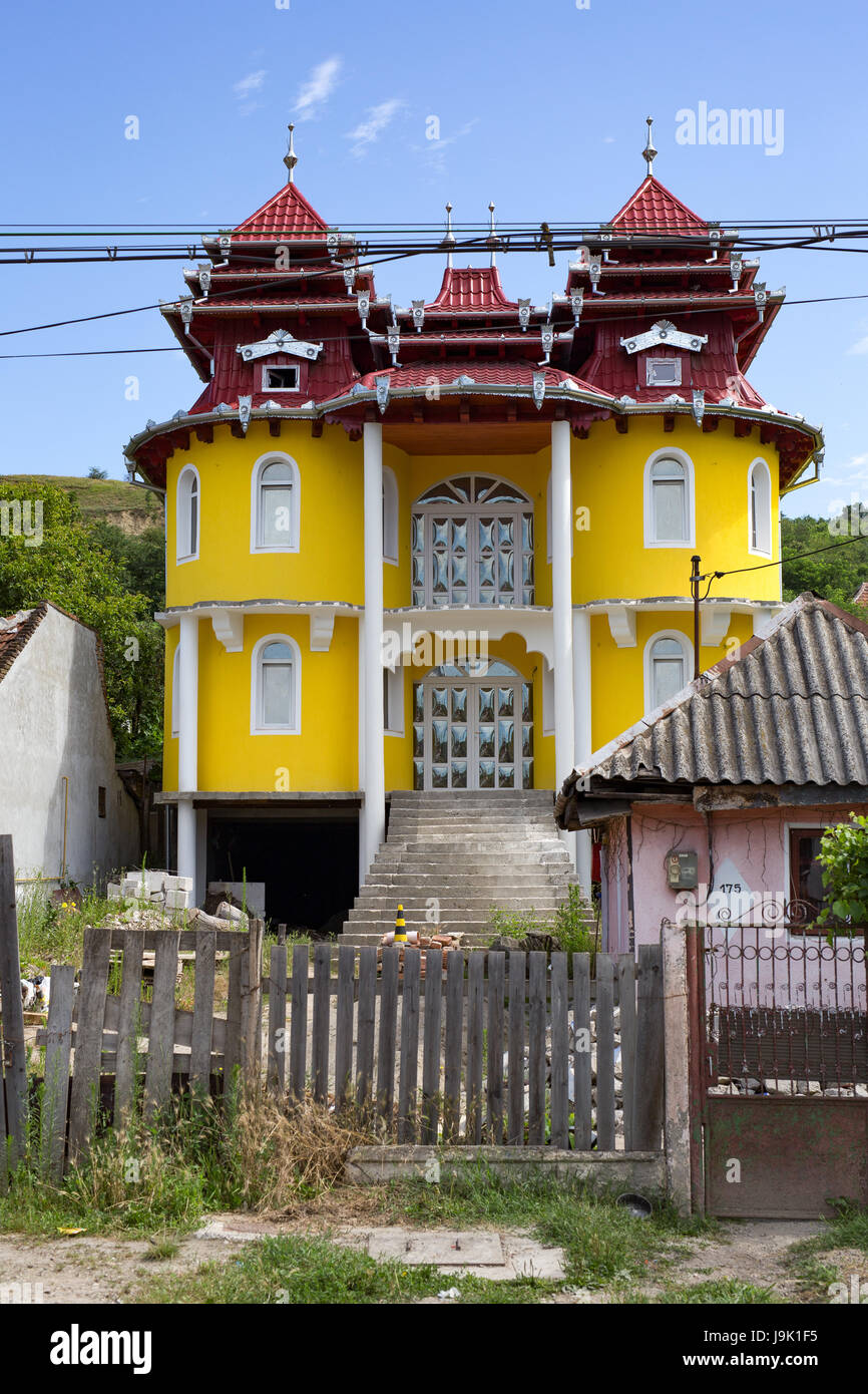 Architecture tsigane. Maisons des Roms en Europe de l'Est - Roumanie. Banque D'Images