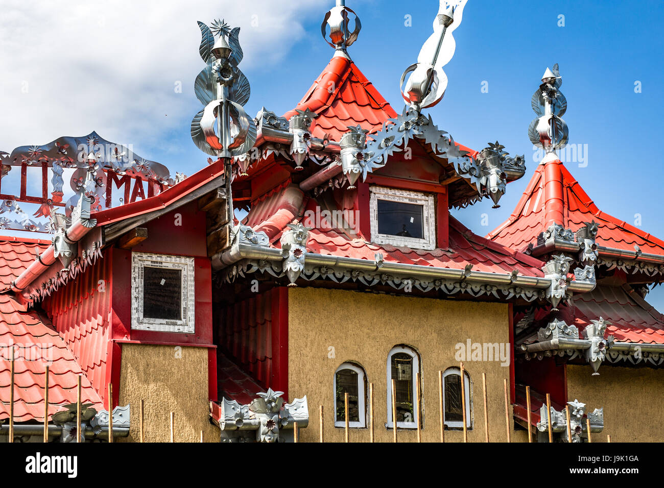 Architecture tsigane. Maisons des Roms en Europe de l'Est - Roumanie. Banque D'Images