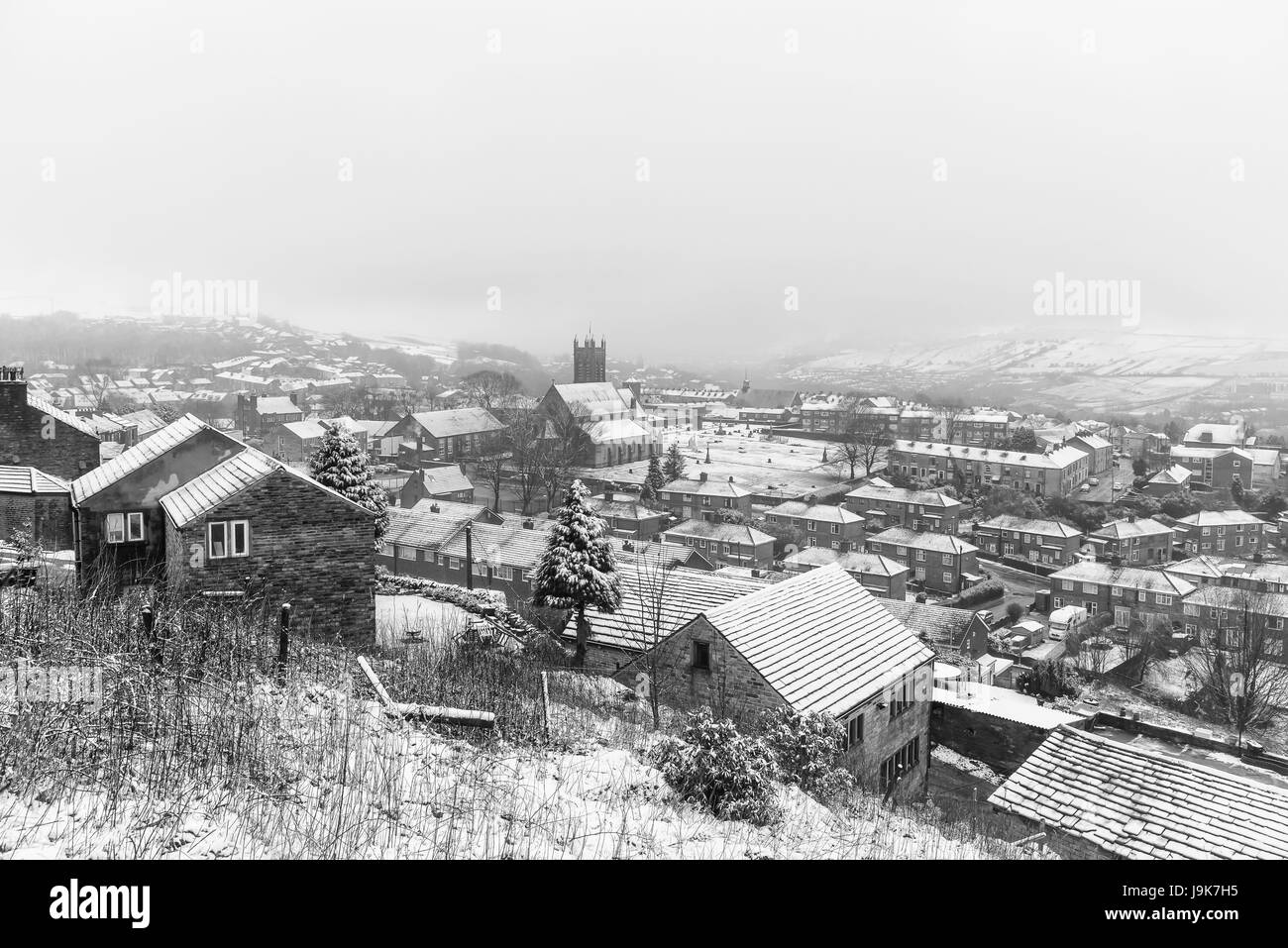 Mossley un village de Greater Manchester couvert de neige en hiver britannique. Banque D'Images