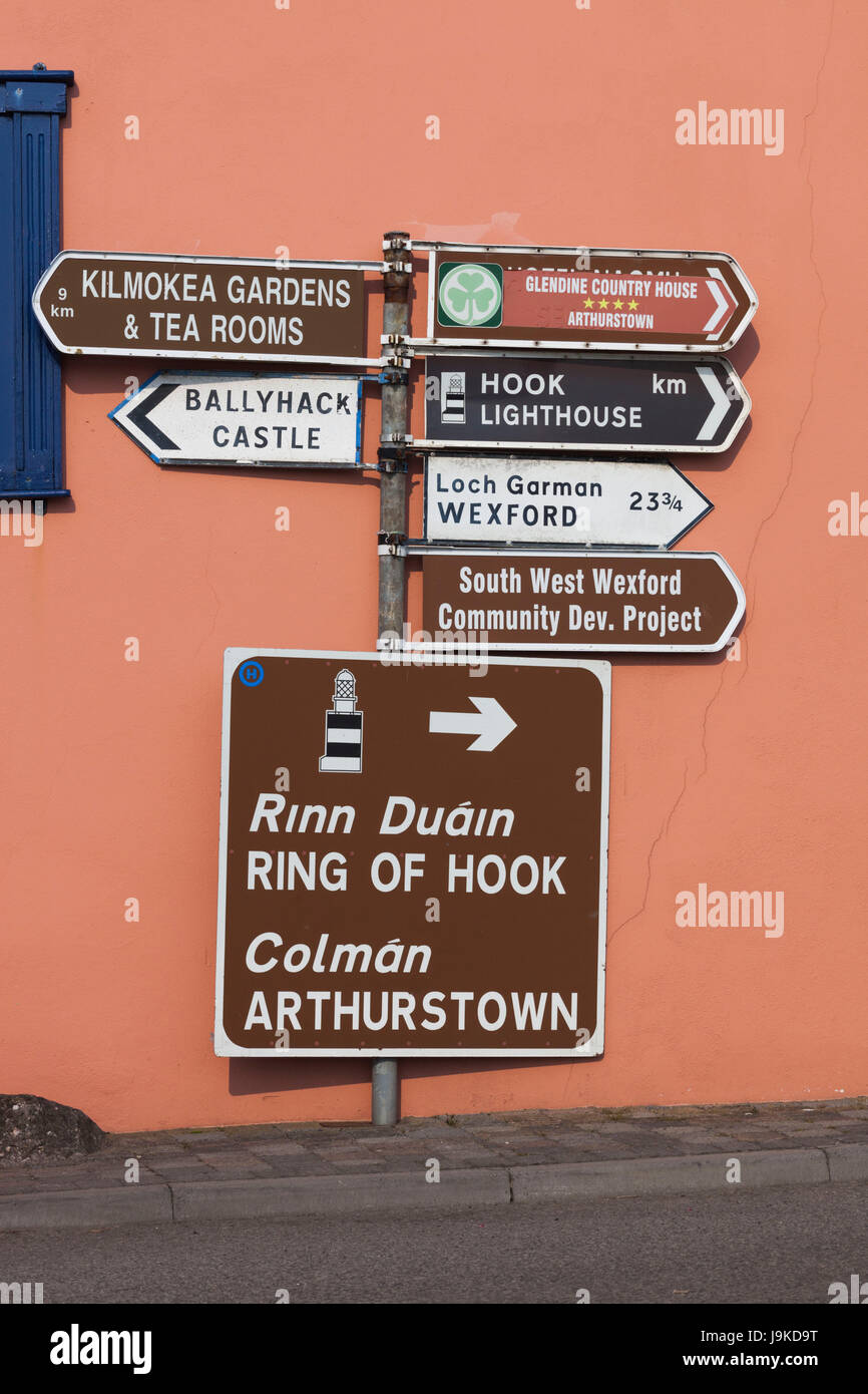 L'Irlande, le comté de Wexford, Ballyhack, road sign Banque D'Images