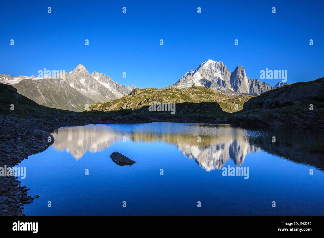 Chesery Lac. Haute Savoie Mont Blanc Aiguille Verte France Banque D'Images