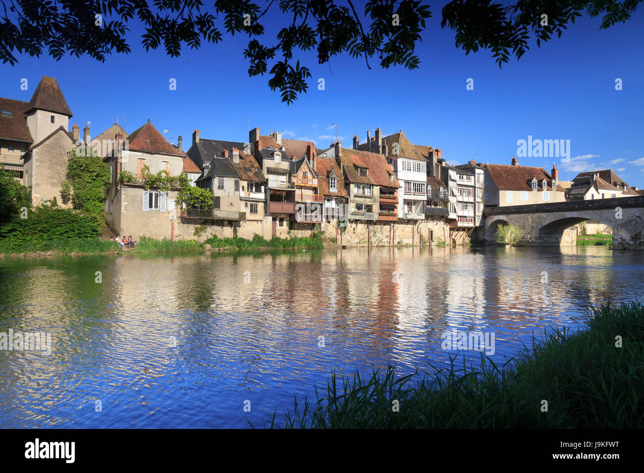 France, Indre, Argenton sur Creuse, maisons au bord de Creuse et le Vieux Pont Banque D'Images