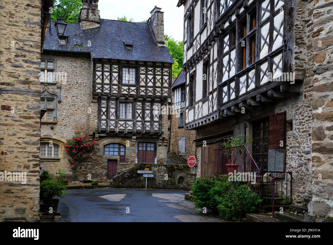 France, Corrèze, Segur le Chateau, étiqueté Les Plus Beaux Villages de France (Les Plus Beaux Villages de France), dans la rue, maison à colombages Banque D'Images