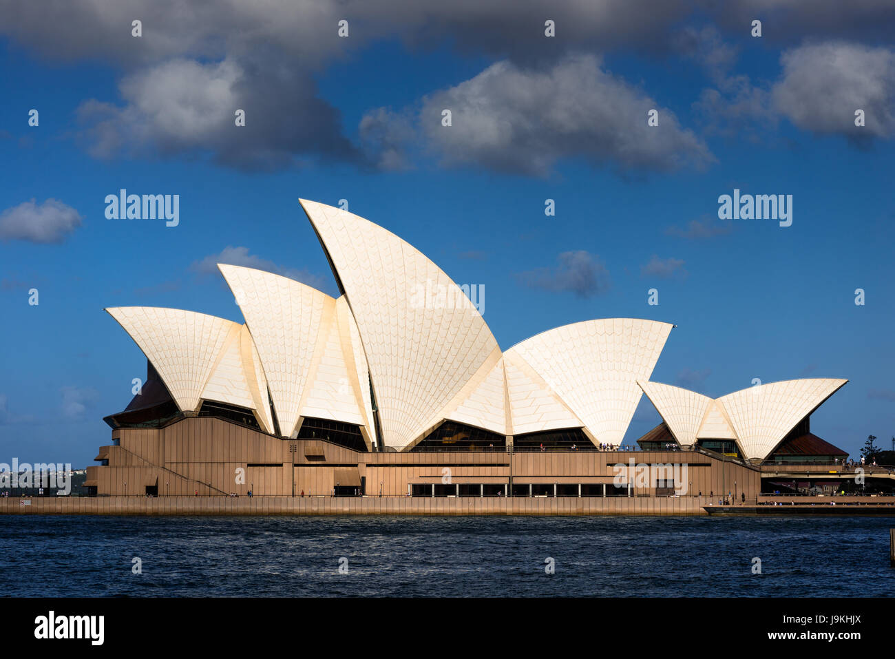 Emblématique Opéra de Sydney, vue de côté. Nouvelle Galles du Sud, Australie. Banque D'Images
