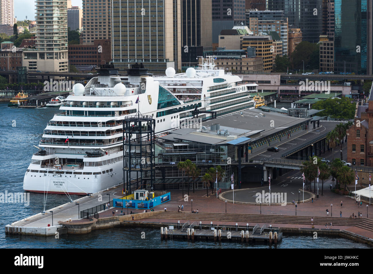 Grand bateau de croisière amarré au terminal international dans le port de Sydney, Nouvelle-Galles du Sud, Australie. Banque D'Images