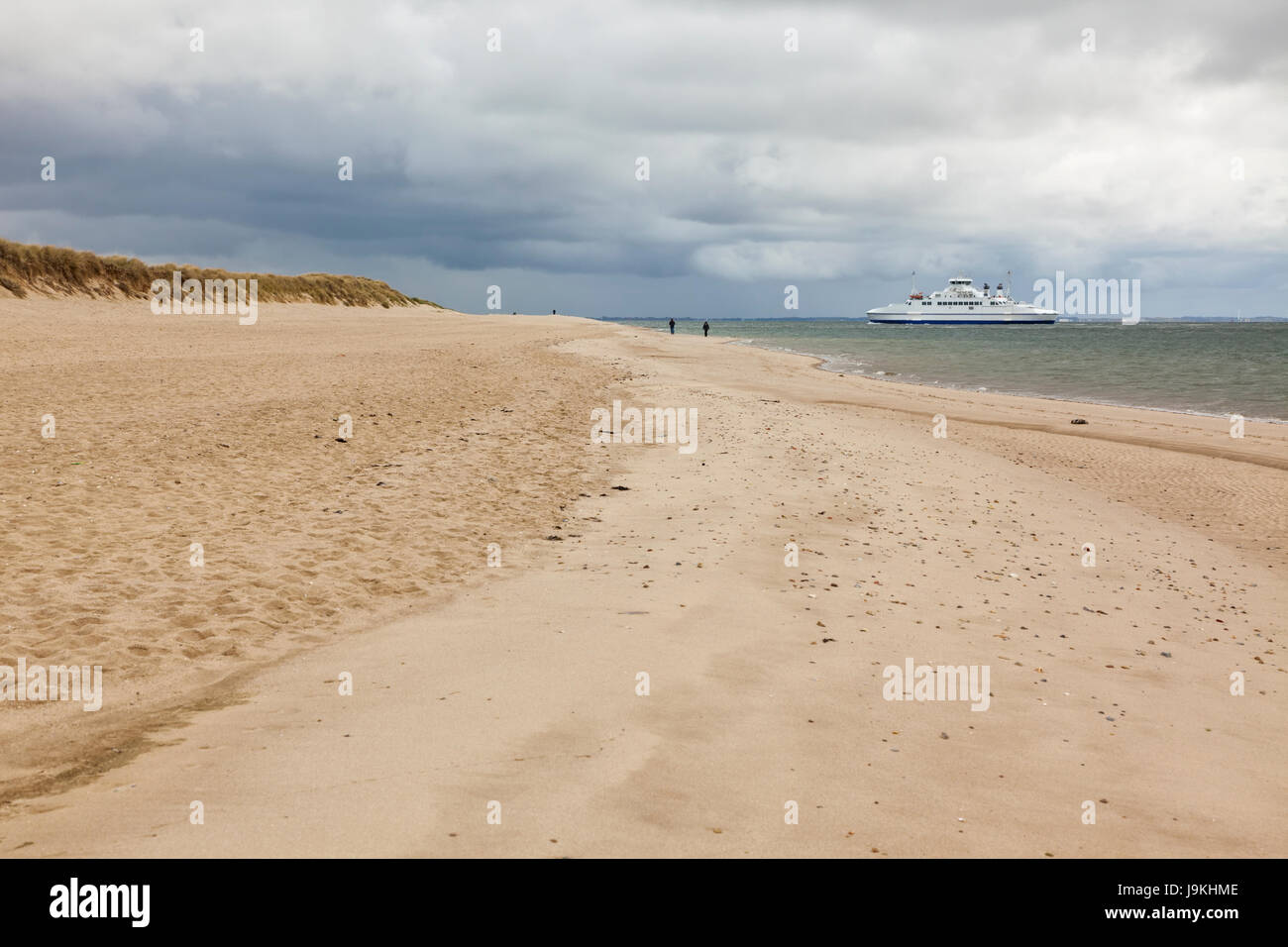 Un ferry en passant par Ellenbogen beach à la pointe nord de l'île de Sylt de la mer du Nord Banque D'Images