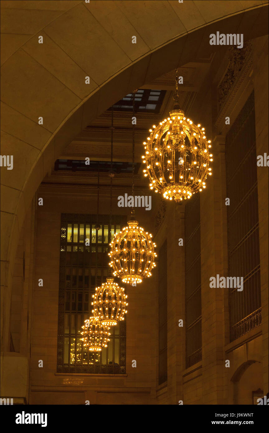 Lustres à Grand Central Terminal, Manhattan, New York, USA Banque D'Images