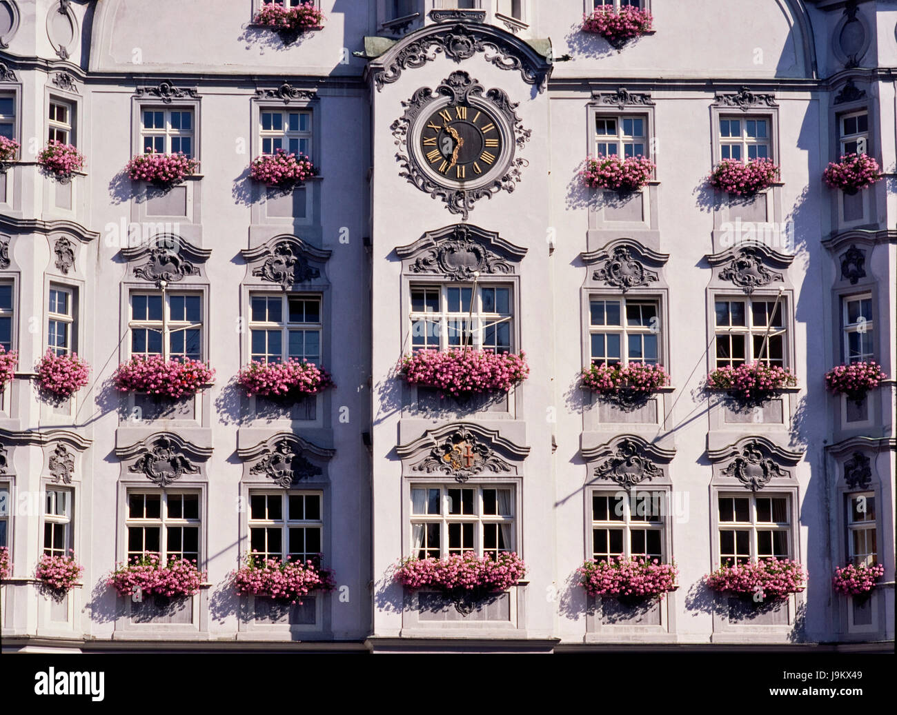 Fenêtre, Hublot, lucarne, fenêtre, fleur, fleurs, plantes, Bavaria, ville Banque D'Images