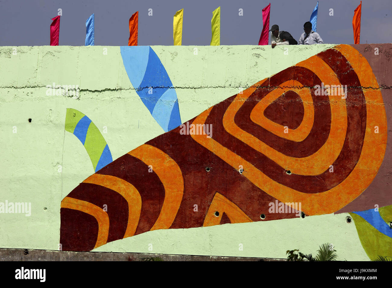 Peinture murale sur la passerelle pendant les Jeux du Commonwealth pour la jeunesse, Maharashtra, Inde, Asie Banque D'Images